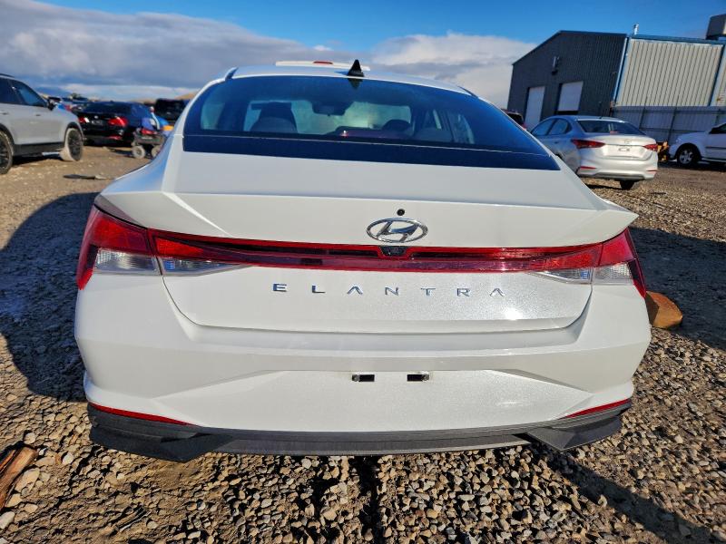 Фото 6 - HYUNDAI ELANTRA