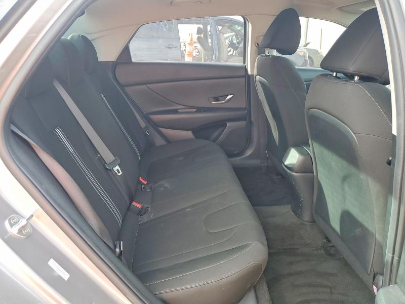 Фото 10 - HYUNDAI ELANTRA