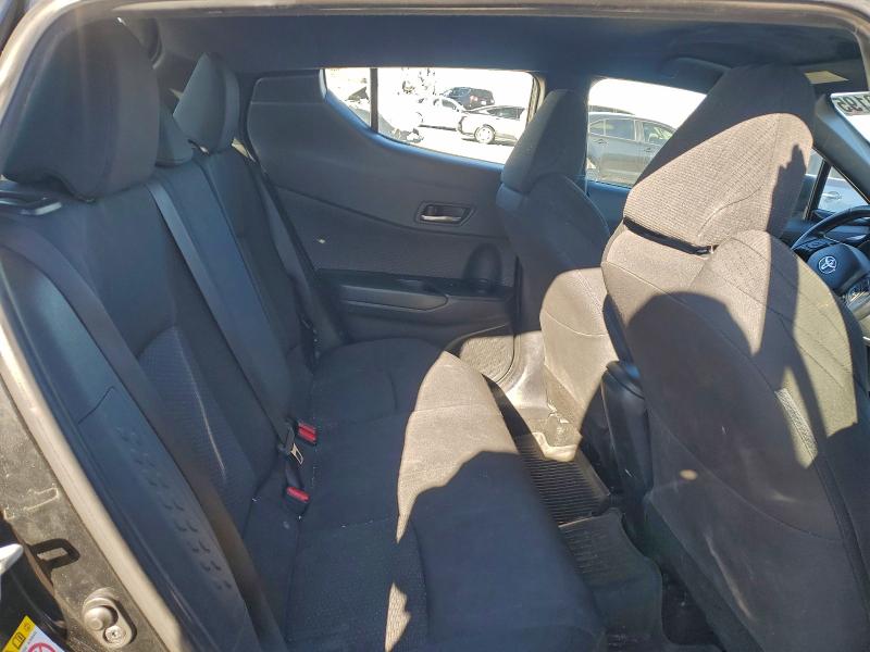 Фото 10 - TOYOTA C-HR