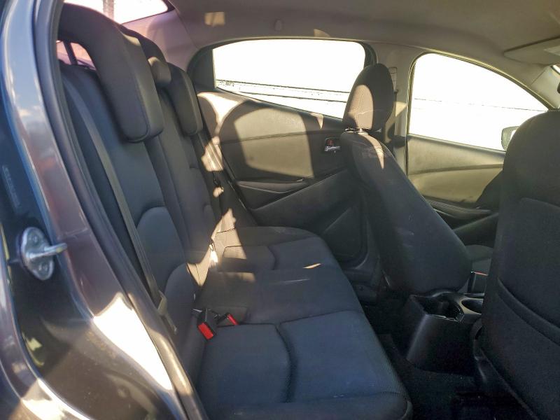 Фото 10 - TOYOTA YARIS