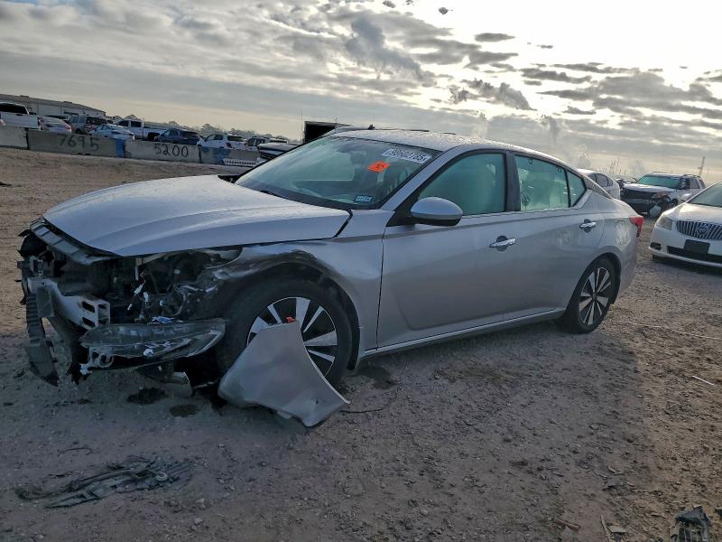 Фото 1 - NISSAN ALTIMA