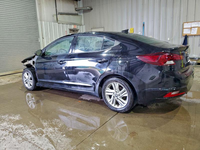 Фото 2 - HYUNDAI ELANTRA