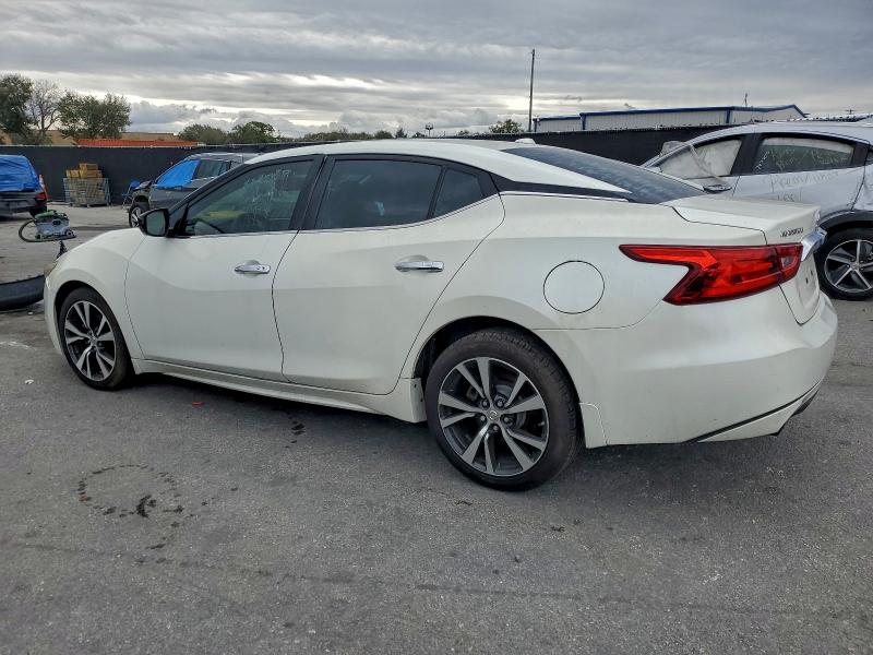 Фото 2 - NISSAN MAXIMA