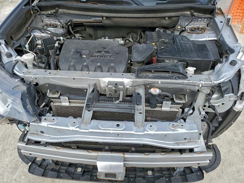 Фото 12 - MITSUBISHI OUTLANDER