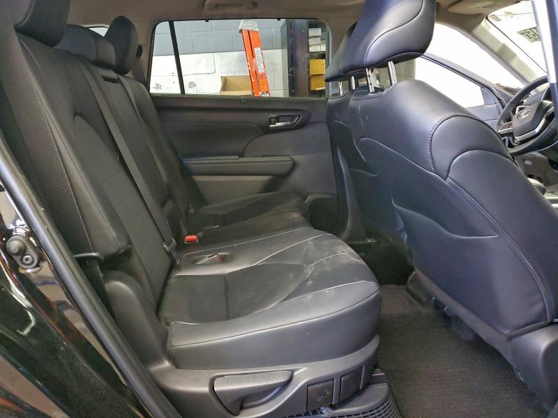 Фото 11 - TOYOTA HIGHLANDER