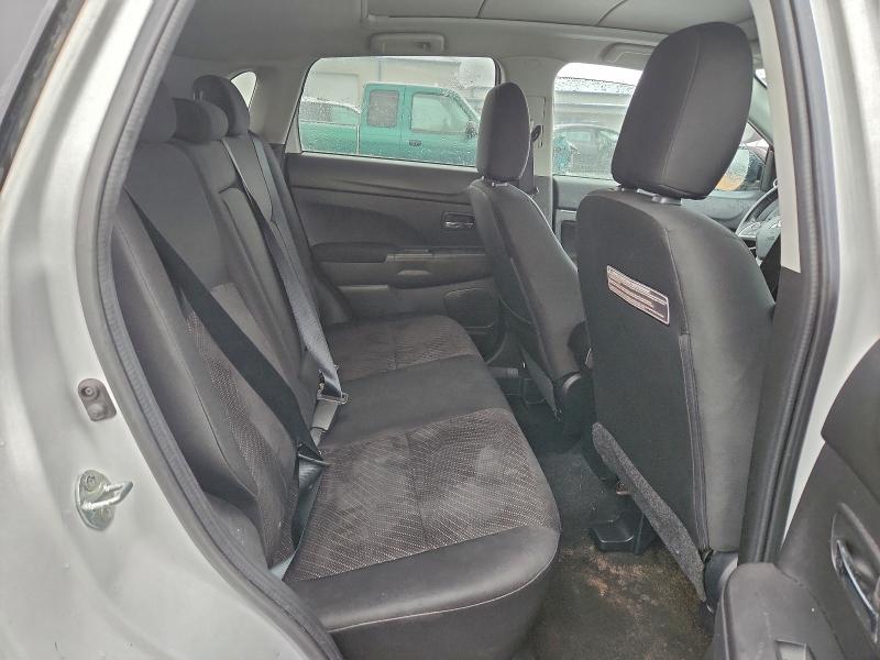 Фото 10 - MITSUBISHI OUTLANDER