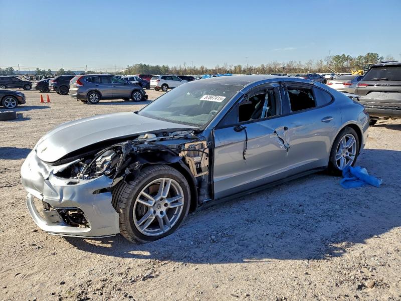 Фото 1 - PORSCHE PANAMERA