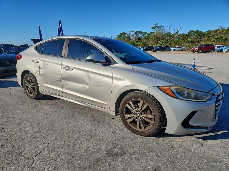 Фото 4 - HYUNDAI ELANTRA