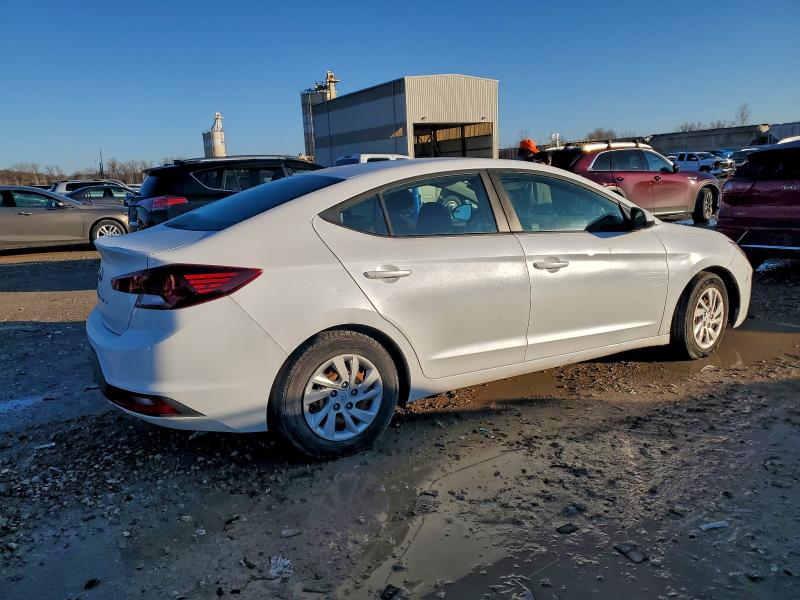 Фото 3 - HYUNDAI ELANTRA