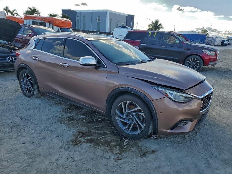 Фото 4 - INFINITI QX30