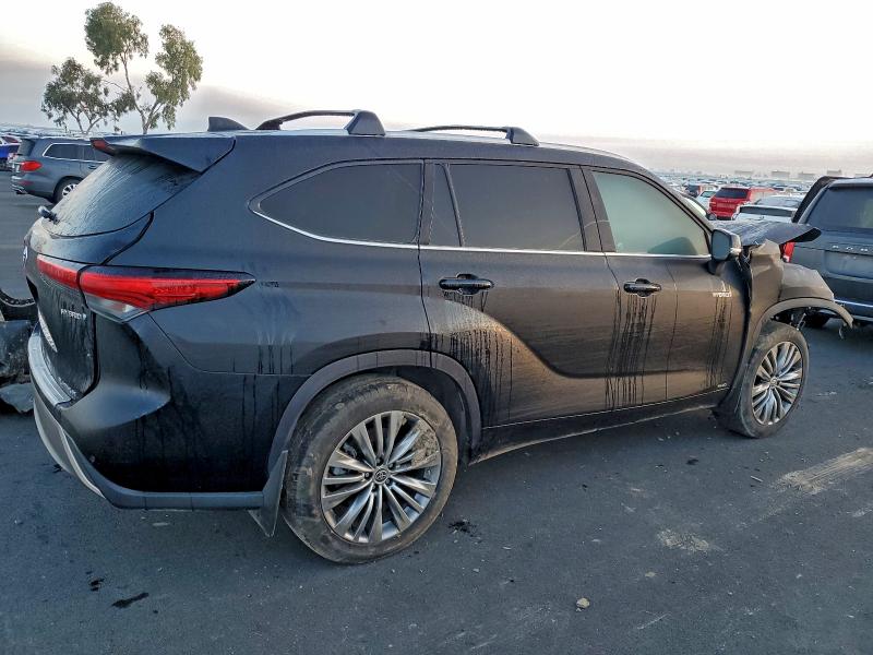 Фото 3 - TOYOTA HIGHLANDER