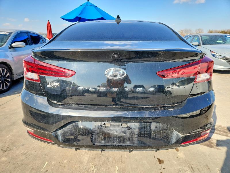 Фото 6 - HYUNDAI ELANTRA