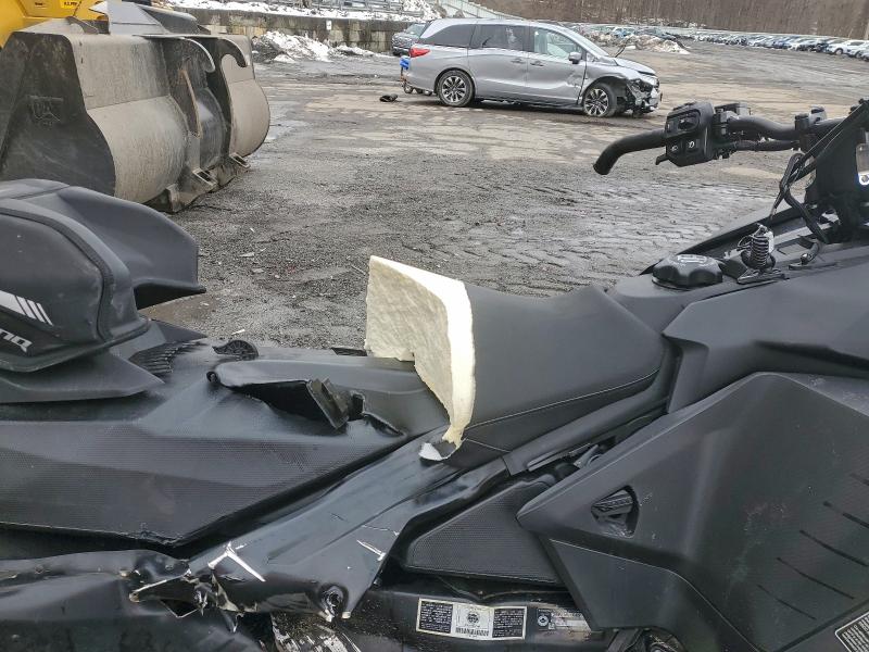 SKI-DOO SNOWMOBILE 2025