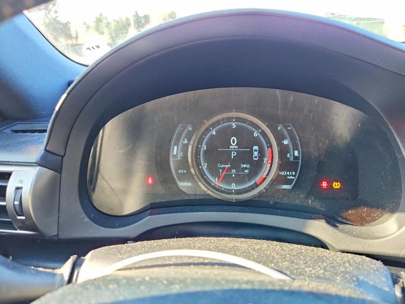 Фото 9 - LEXUS IS