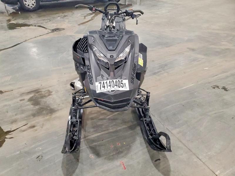 SKI-DOO SNOWMOBILE 2022