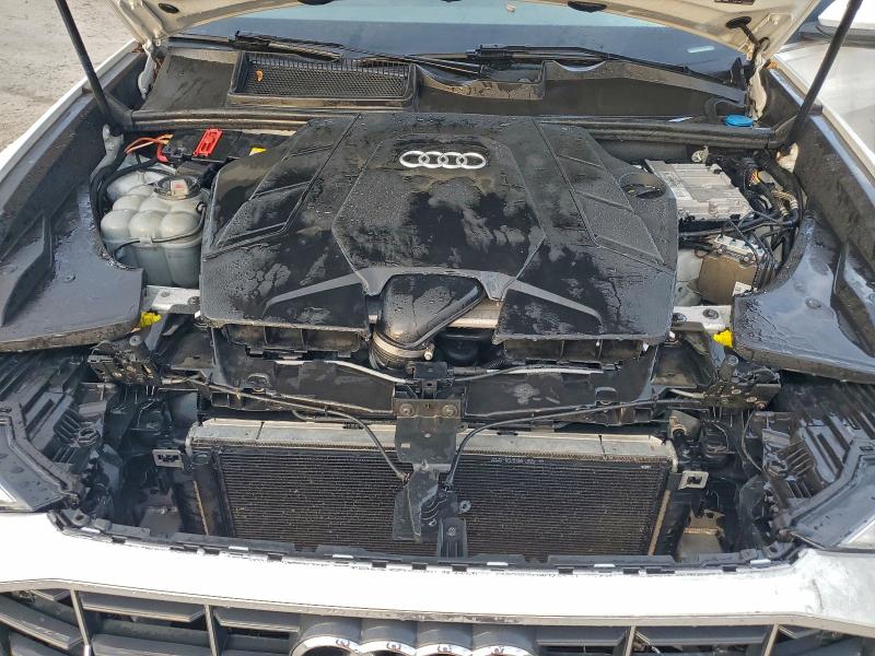 Фото 12 - AUDI Q8