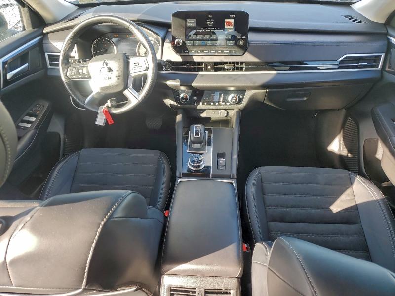 Фото 8 - MITSUBISHI OUTLANDER