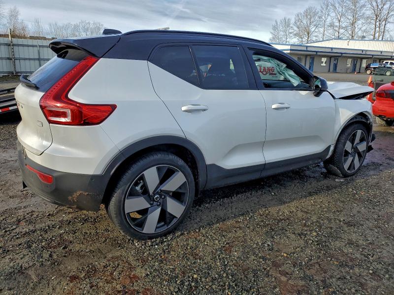 Фото 3 - VOLVO XC40