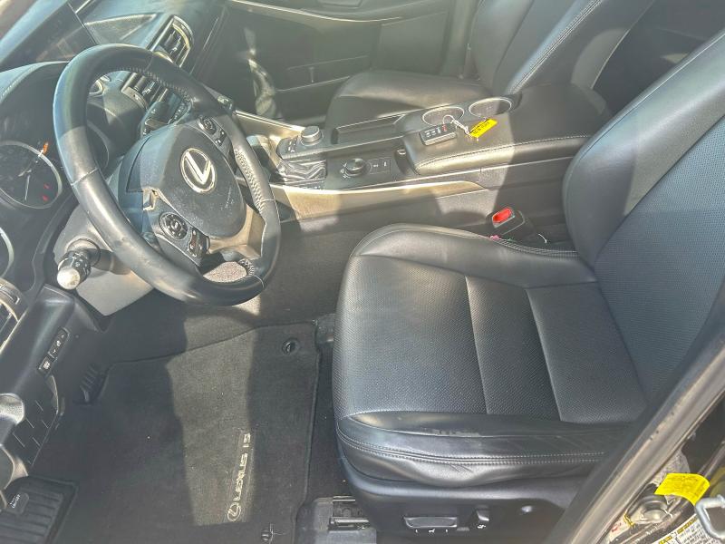 Фото 13 - LEXUS IS