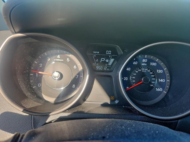 Фото 9 - HYUNDAI ELANTRA