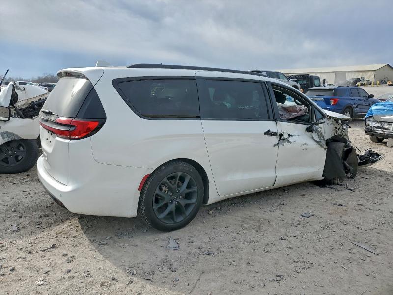 Фото 3 - CHRYSLER PACIFICA