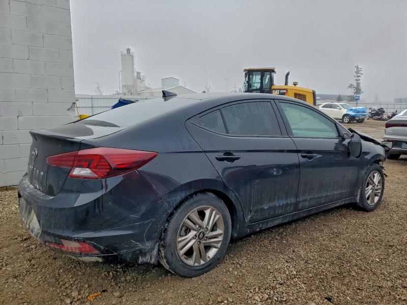 Фото 3 - HYUNDAI ELANTRA