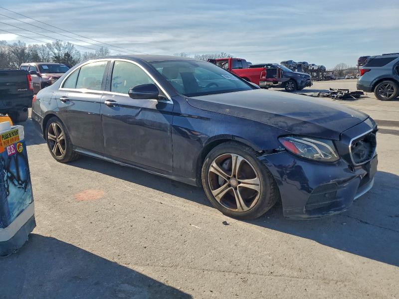 Фото 4 - MERCEDES-BENZ E-CLASS