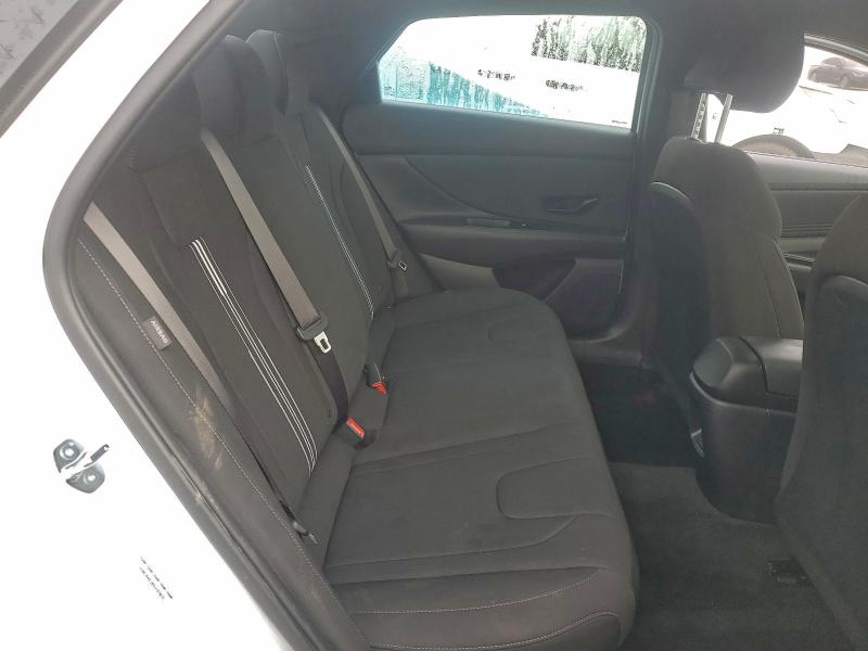 Фото 10 - HYUNDAI ELANTRA