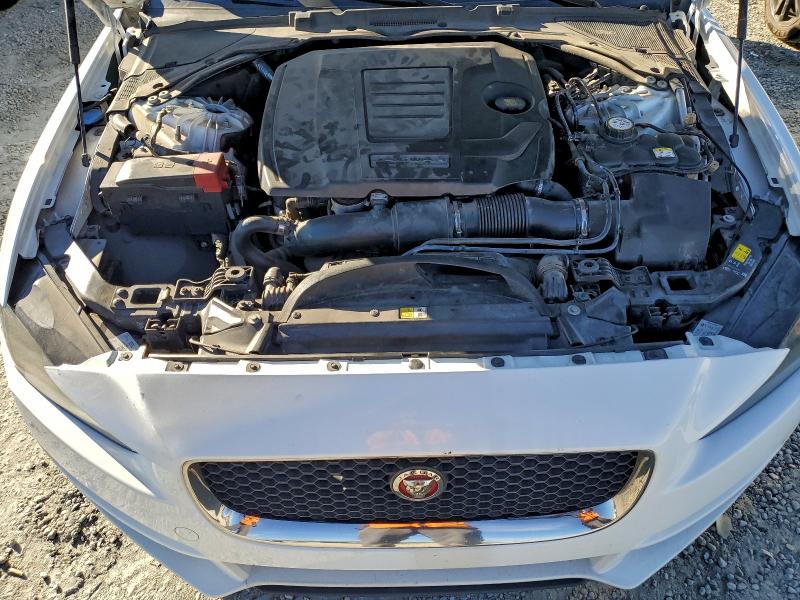 Фото 11 - JAGUAR XE