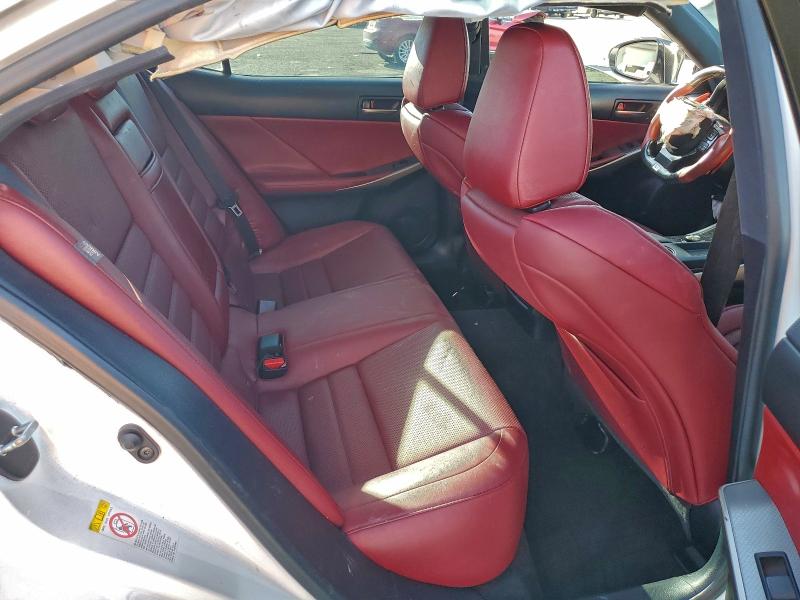 Фото 10 - LEXUS IS