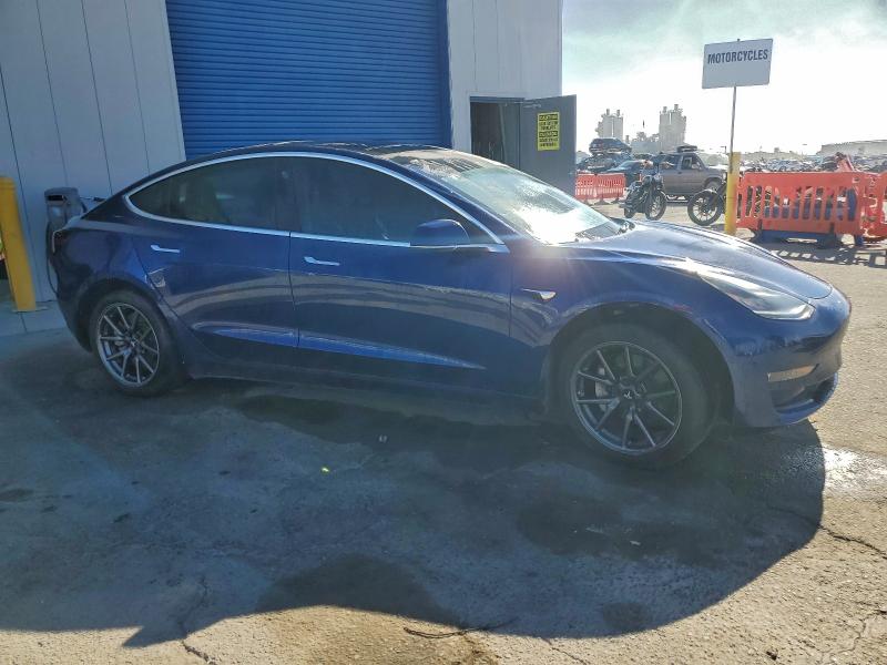 Фото 4 - TESLA MODEL 3