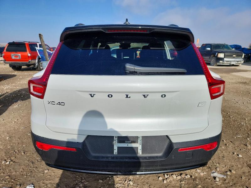 Фото 6 - VOLVO XC40