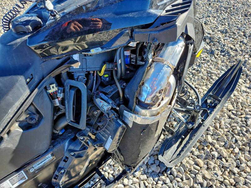 SKI-DOO SNOWMOBILE 2023