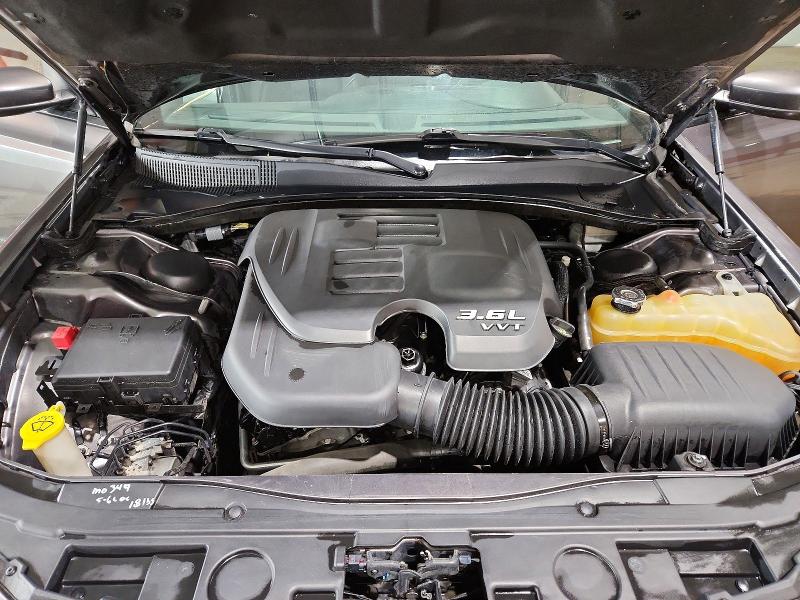 Фото 11 - CHRYSLER 300