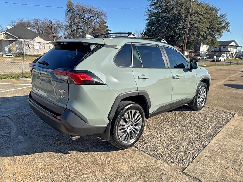 Фото 4 - TOYOTA RAV4