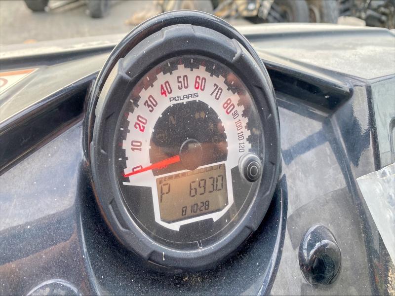 POLARIS SIDEBYSIDE 2011