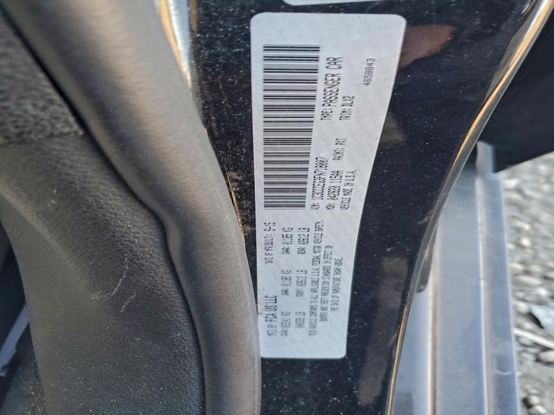 Фото 12 - CHRYSLER 200