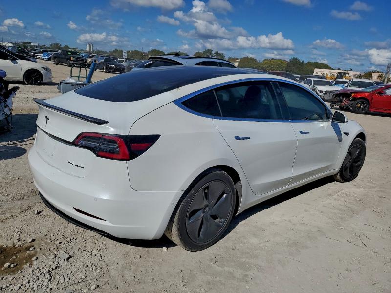 Фото 3 - TESLA MODEL 3
