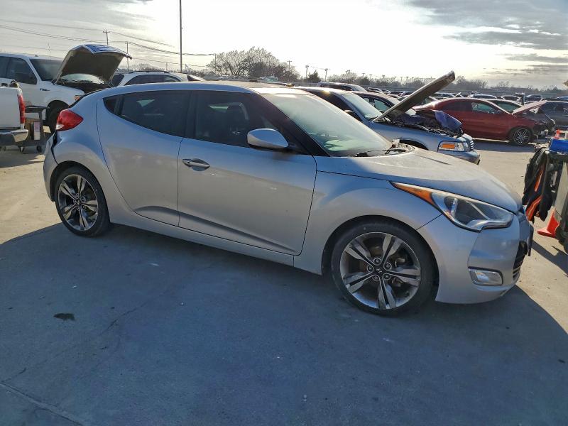 Фото 4 - HYUNDAI VELOSTER