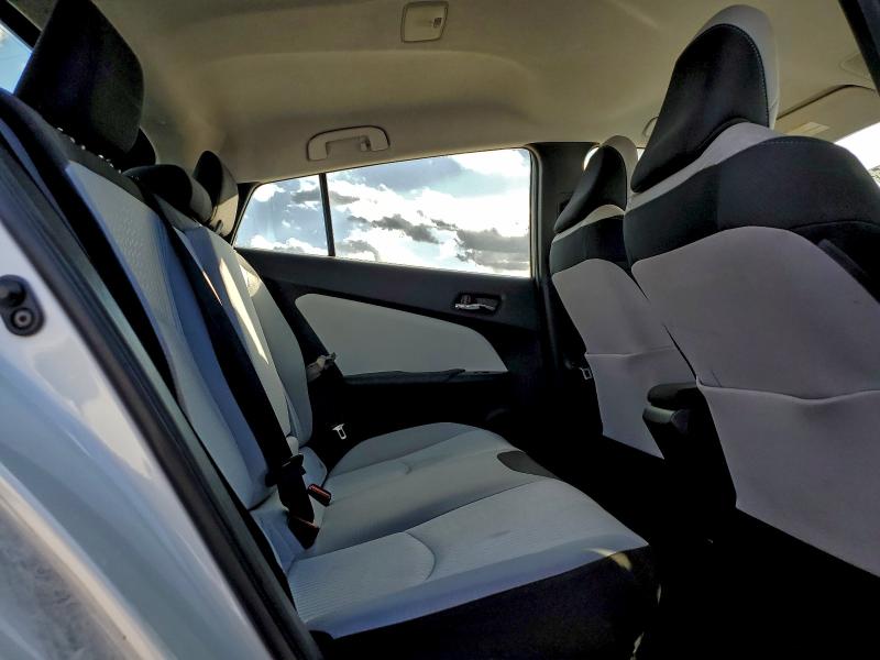 Фото 10 - TOYOTA PRIUS