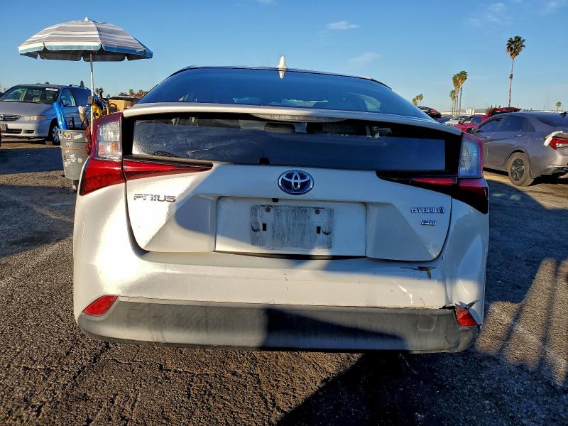 Фото 6 - TOYOTA PRIUS