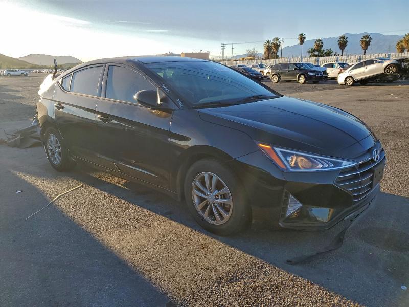 Фото 4 - HYUNDAI ELANTRA