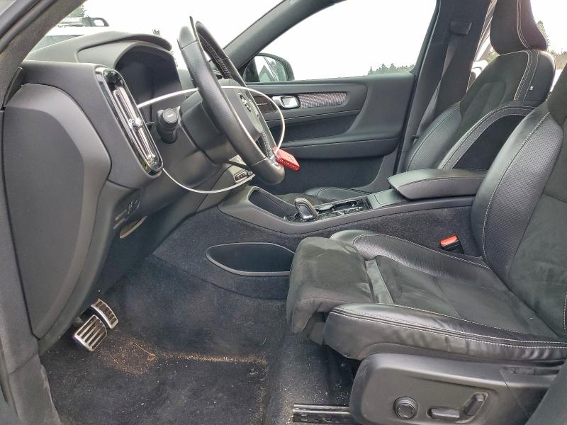 Фото 7 - VOLVO XC40