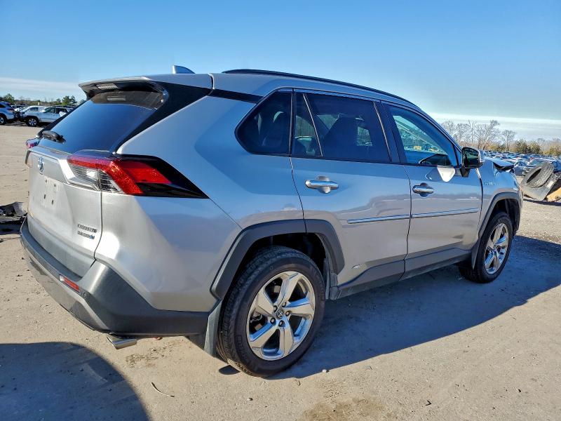 Фото 3 - TOYOTA RAV4