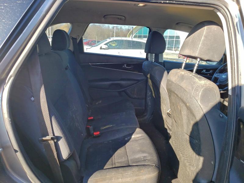 Фото 11 - KIA SORENTO