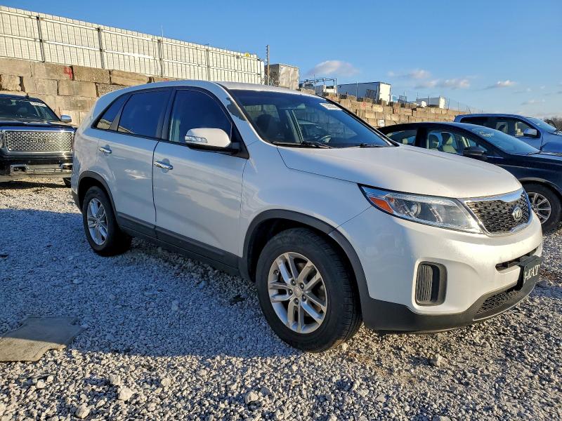 Фото 4 - KIA SORENTO