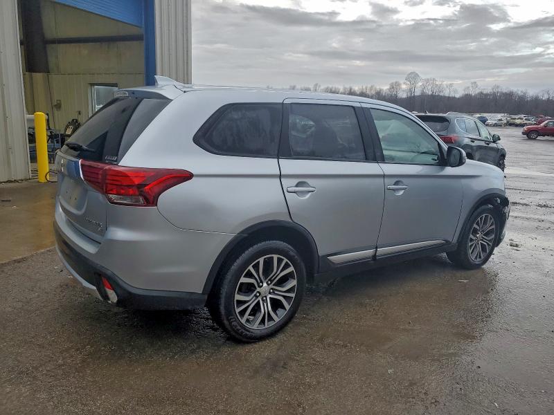 Фото 3 - MITSUBISHI OUTLANDER