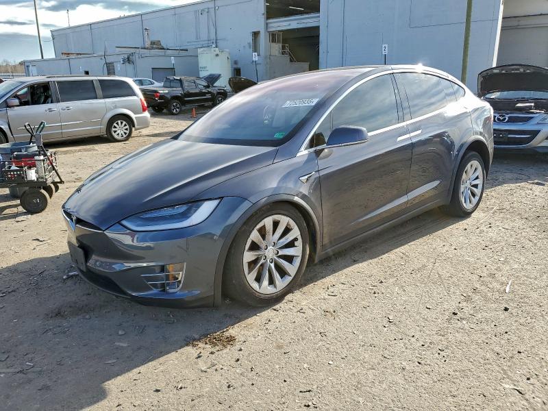 Фото 1 - TESLA MODEL X