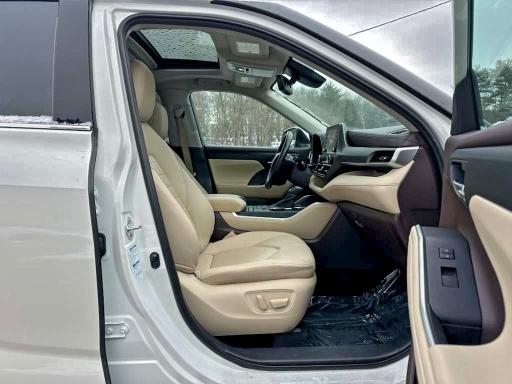 Фото 5 - TOYOTA HIGHLANDER