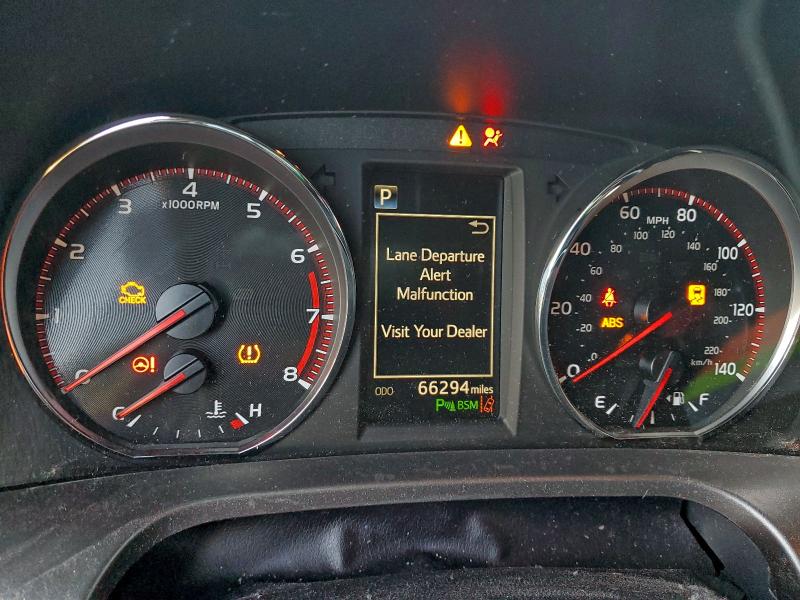 Фото 9 - TOYOTA RAV4